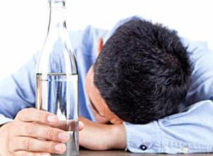 酒精中毒症状都有哪些 酒精中毒应该怎么办