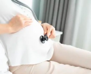 怀孕6个月晚上胎动频繁是什么原因？ 怀孕4个月长几斤比较标准？