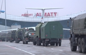 俄维和部队在哈萨克斯坦阿拉木图机场训练