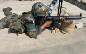 每日军情｜中印边境印军换装SIG-716步枪