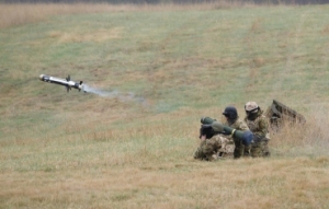 乌克兰军队备受关注武器：便携导弹和低成本无人机