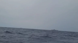 台湾渔民在钓鱼岛周边海域拍摄到辽宁舰编队
