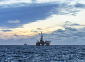 俄媒：黑海石油钻井平台遭导弹袭击