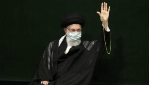 被传重病后伊朗最高领导人首次露面，公开演讲并与人互动