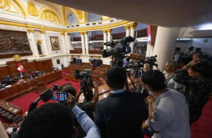 秘鲁国会投票通过弹劾总统动议，101票赞成6票反对和10票弃权