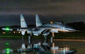 子夜出擊 長空礪劍