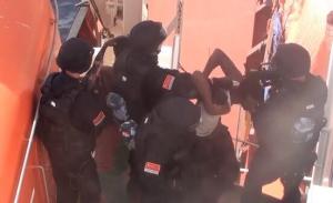 真实影像曝光！中国海军亚丁湾抓海盗救人质