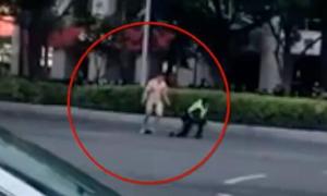 裸男当街拦车殴打保安人员 警方通报
