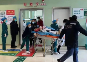 网曝武汉儿童医院一医生右手被砍 医院至今未安装安检设施