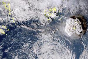 汤加海底火山剧烈喷发 再次引发海啸