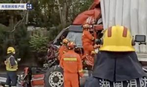 京港澳高速湖南段发生货车相撞事故 致2人死