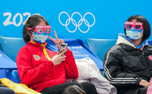 揭秘冬奥会比赛场馆观众专用口罩“韵律山丘”