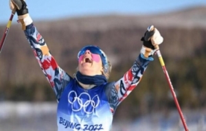 北京冬奥会首金 挪威选手约海于格夺冠