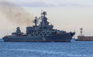 俄军方称俄军舰发生爆炸严重受损：起火致弹药殉爆