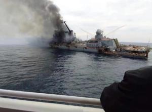 “莫斯科号”起火爆炸画面曝光 船体严重损毁左倾