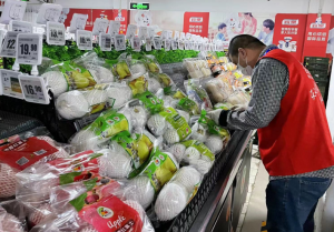 凌晨补货，量足价稳！北京超市空置的货架被填满
