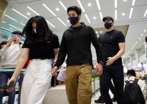 韩国网红“李根大尉”从乌克兰回国 在机场遭警方调查