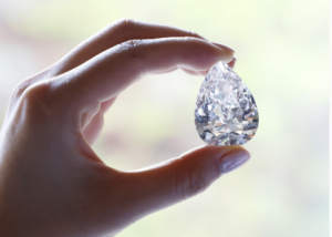 纽约苏富比拍卖行展出2颗超100克拉钻石