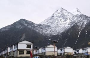 喜马拉雅添美景——西藏边境小康村建设掠影 
