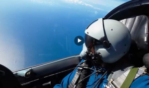 现场视频！飞行员俯瞰宝岛海岸线和中央山脉