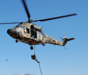 突发！韩国两架国产军用直升机相撞 共载18人