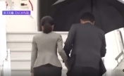 雨中撑伞不顾老婆 韩总统尹锡悦又招致一片嘲讽
