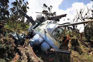 乌干达军用直升机接连坠毁 至少22人死亡