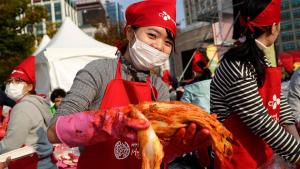 白菜涨价韩大幅进口中国泡菜 餐馆无法提供免费泡菜
