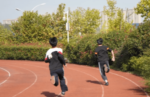 四川政协委员建议暂时取消男女生长跑，称不利于新冠阳后康复