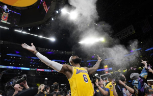 NBA：詹姆斯加冕历史得分王