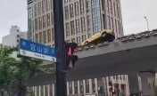 媒体评上海高架两车斗气 马路不是“快意恩仇”的竞技场