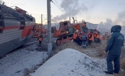 俄罗斯发生货运列车与空载列车相撞事故