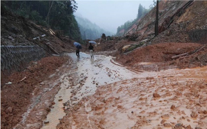 国家防总派工作组指导四川汉源泥石流灾害救援处置