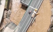 直击陕西柞水县高速公路桥垮塌救援现场
