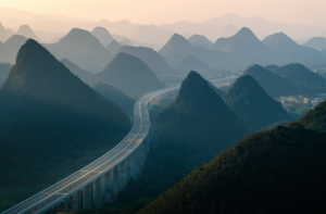 广西灌阳至平乐高速公路建成通车