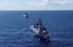 南海某海域 我海軍護衛(wèi)艦編隊開展比武考核