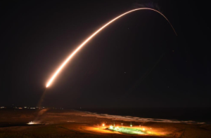 俄核动力武器接连亮相 美再试射“民兵3”