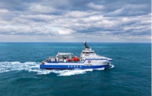 我国首艘集成式大型压裂船正式交付