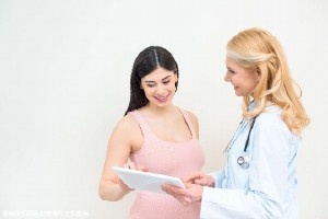 女子怀孕后相貌大变诞下女宝宝