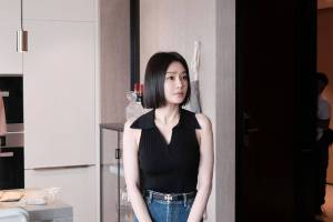 秦岚暖心安慰记者并补录丢失素材：多大点事儿别哭