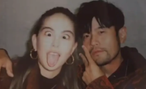 昆凌晒出一家出行视频 与周杰伦搞怪合照好俏皮