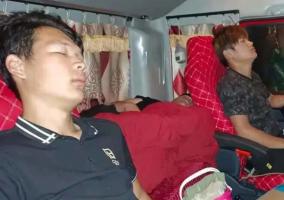 山东小伙筹45000斤蔬菜和500斤煎饼驰援河南