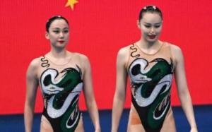 孙文雁/黄雪辰蝉联花游双人项目银牌