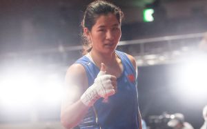 拳击女子中量级决赛，李倩拿下银牌