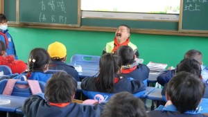 暖流 | 残障小伙累计捐款百万 靠拾荒卖工艺品为生