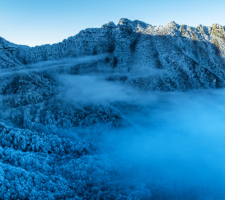 “飛閱”神農(nóng)架雪山之巔