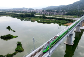 兴泉铁路全线正式贯通运营