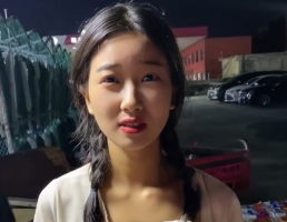 3年前偷偷擺攤的女孩嫁人了 擺攤幫男友還錢的女孩結(jié)婚了