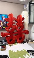 女子手工制作1.5米囍字送给即将新婚的闺蜜