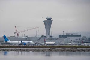 美国加州多县进入紧急状态 风暴引发洪灾